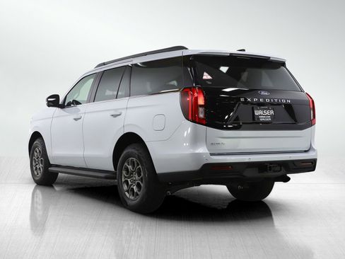 Used 2026 Ford Expedition Active image 3