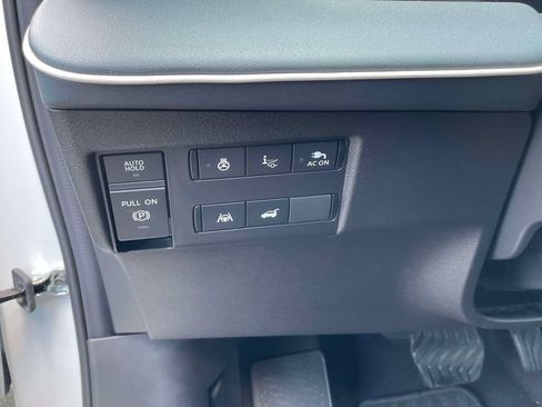 New 2026 Nissan Leaf Platinum+ w/ Floor Mat Package (Platinum+) FWD image 21