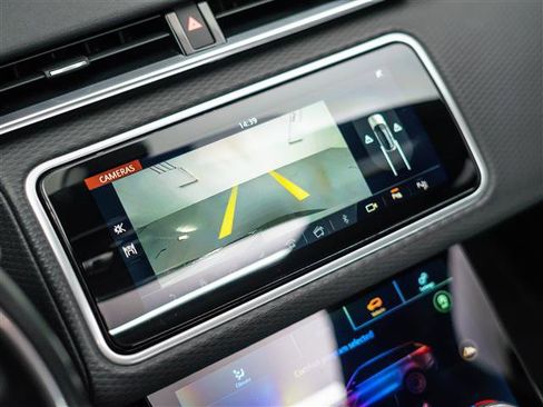 Used 2019 Land Rover Range Rover Velar R-Dynamic SE image 29