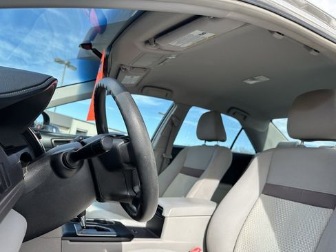 Used 2013 Toyota Camry L image 14