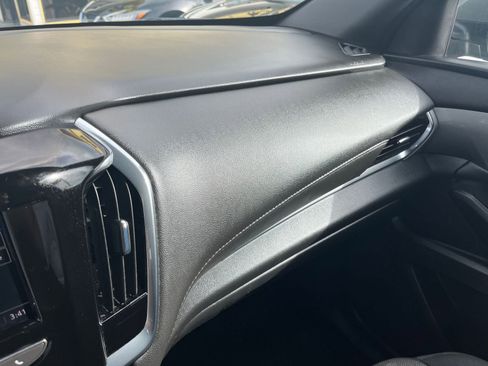 Used 2023 Chevrolet Traverse LT image 35