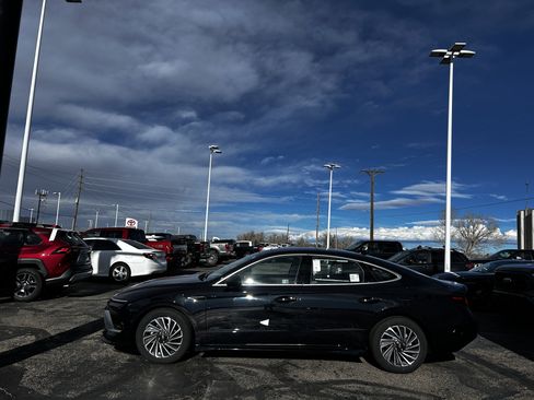 Used 2025 Hyundai Sonata Limited image 2