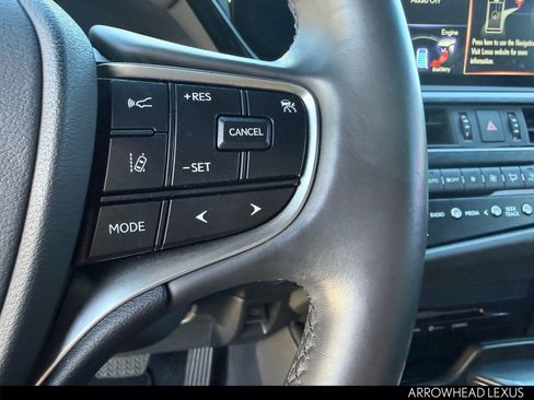 Used 2022 Lexus ES 300h w/ Accessory Package image 16