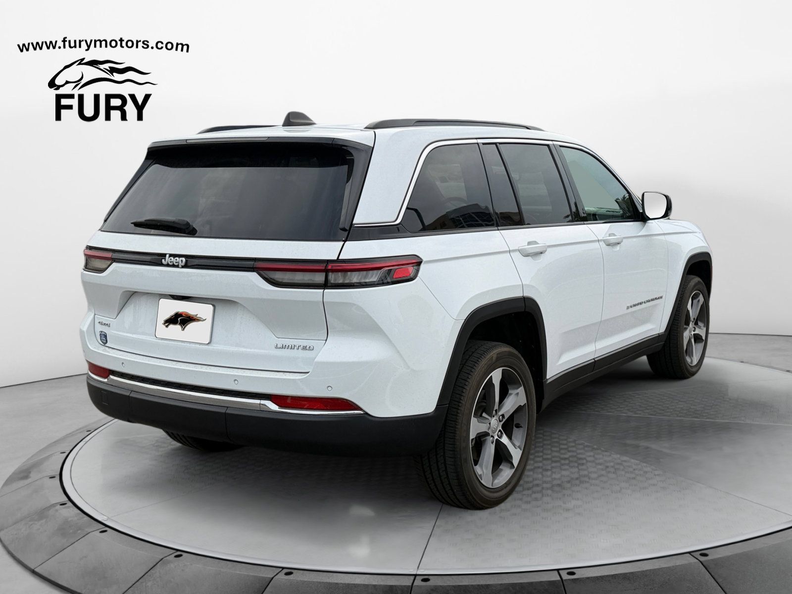 Used 2024 Jeep Grand Cherokee Limited AWD/4WD image 4
