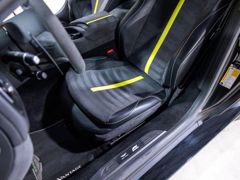 Used 2022 Aston Martin V8 Vantage Coupe RWD image 39