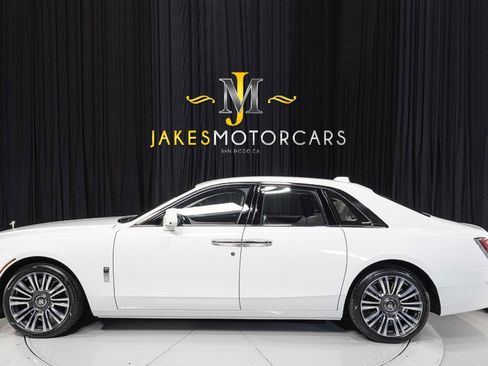 Used 2022 Rolls-Royce Ghost w/ Ghost Package AWD/4WD image 2