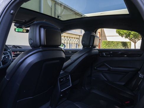 Used 2022 Porsche Cayenne Coupe image 20