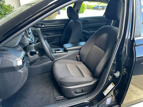 Used 2025 Nissan Altima 2.5 SV FWD image 37