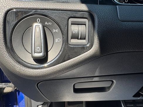 Used 2019 Volkswagen Golf R 4-Door image 10