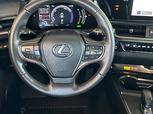 Used 2025 Lexus UX 300h FWD w/ Accessory Package (Z2) image 11