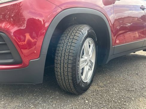 Used 2020 Chevrolet Trax LT AWD/4WD image 19