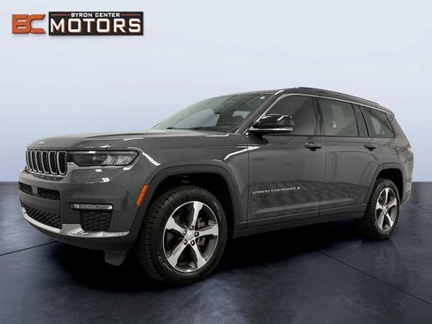 Used 2023 Jeep Grand Cherokee L Limited AWD/4WD image 2