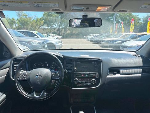 Used 2017 Mitsubishi Outlander SE AWD/4WD image 15