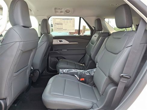 New 2025 Ford Explorer Active w/ Active Comfort Package image 8
