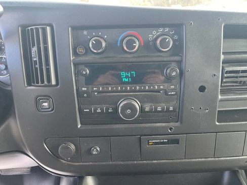 Used 2014 GMC Savana 1500 AWD image 17