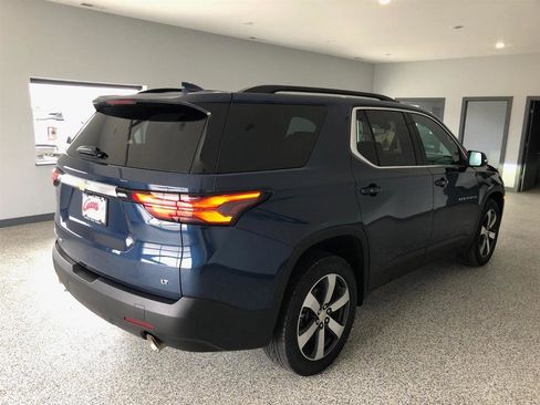Used 2023 Chevrolet Traverse LT w/ LT Premium Package image 3