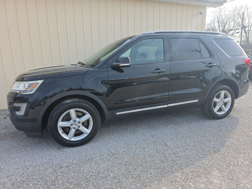 Used 2016 Ford Explorer XLT w/ Equipment Group 201A AWD/4WD image 12