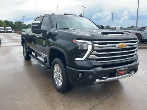 Used 2025 Chevrolet Silverado 3500 High Country w/ Technology Package AWD/4WD image 2