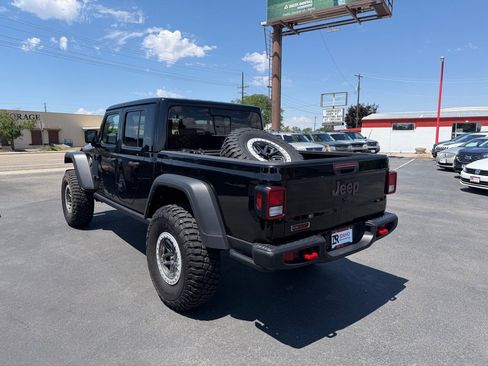 Used 2021 Jeep Gladiator Rubicon w/ Cold Weather Group AWD/4WD image 4