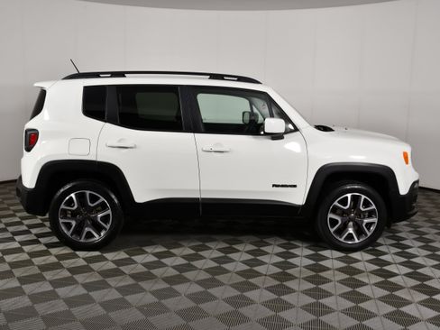 Used 2015 Jeep Renegade Latitude w/ Cold Weather Group II AWD/4WD image 5