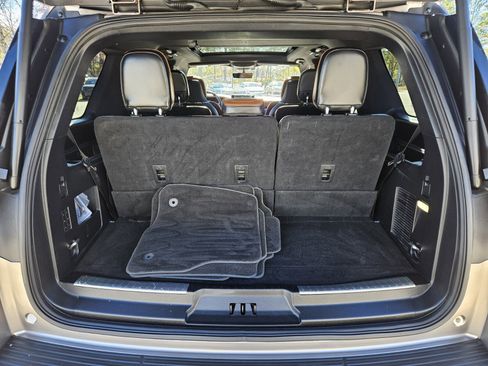 Used 2019 Lincoln Navigator Reserve image 17