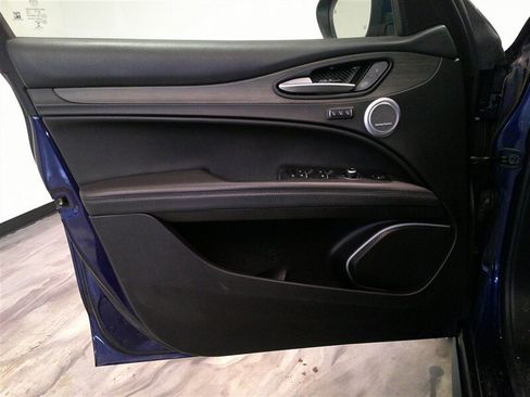 Used 2018 Alfa Romeo Stelvio Ti image 34
