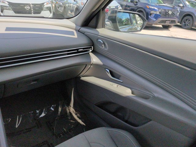 Used 2025 Hyundai Elantra SEL FWD image 15