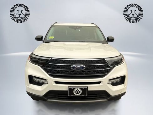 Used 2023 Ford Explorer XLT w/ Equipment Group 202A AWD/4WD image 2
