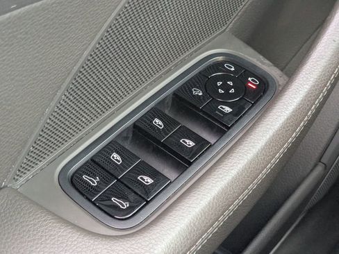 Used 2018 Porsche Panamera 4S image 11