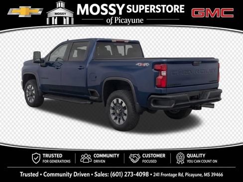 Used 2022 Chevrolet Silverado 2500 Custom w/ Custom Value Package AWD/4WD image 3