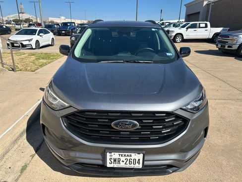 Used 2022 Ford Edge SE w/ Black Appearance Package image 3