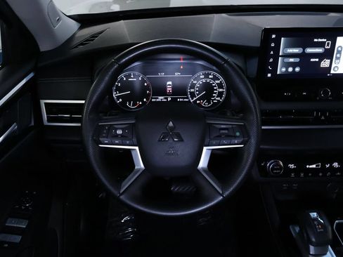 Used 2025 Mitsubishi Outlander SE AWD/4WD image 17