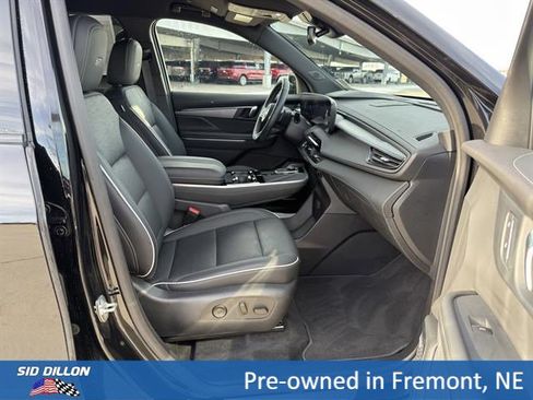 Certified 2025 Buick Enclave Sport Touring w/ Power Package AWD/4WD image 17