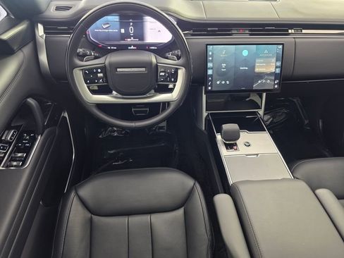 Used 2025 Land Rover Range Rover SE AWD/4WD image 13