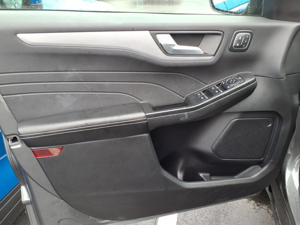 Used 2025 Ford Escape Platinum AWD/4WD image 14