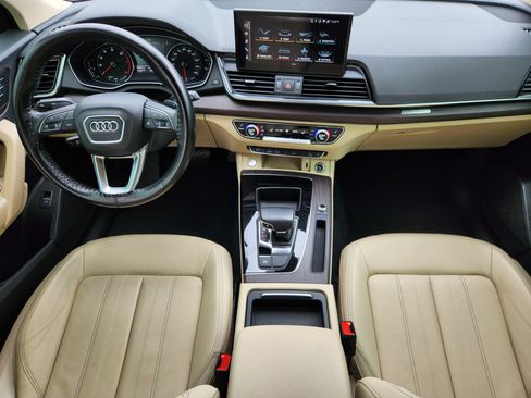 Used 2021 Audi Q5 Premium w/ Convenience Package image 11