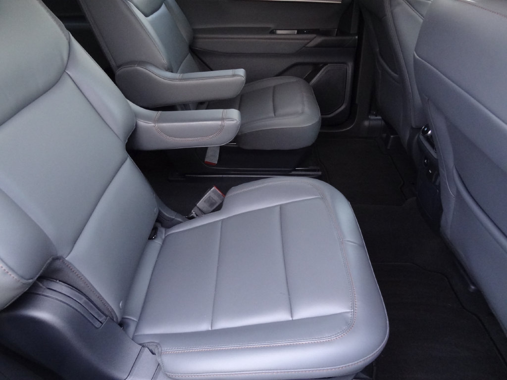 Used 2026 Ford Explorer Active w/ Active Comfort Package AWD/4WD image 13