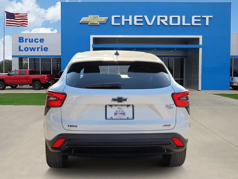 Used 2024 Chevrolet Trax RS w/ Driver Confidence Package FWD image 5