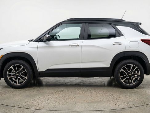Used 2025 Chevrolet TrailBlazer LT AWD/4WD image 5