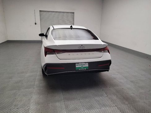 Used 2025 Hyundai Elantra SE FWD image 6