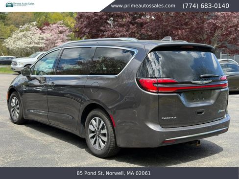 Used 2021 Chrysler Pacifica Touring-L FWD image 8
