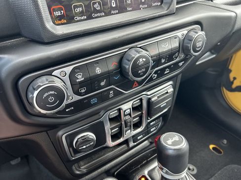 Used 2021 Jeep Wrangler Unlimited Sahara w/ Dual Top Group AWD/4WD image 28