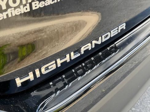 Used 2024 Toyota Highlander LE FWD image 15