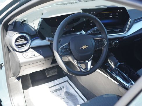 New 2026 Chevrolet Trax LT w/ LT Convenience Package FWD image 24