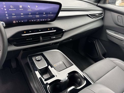 Used 2025 Buick Enclave Preferred image 22