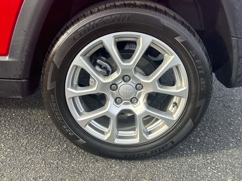 Used 2023 Jeep Compass Latitude w/ Sun and Sound Group image 9