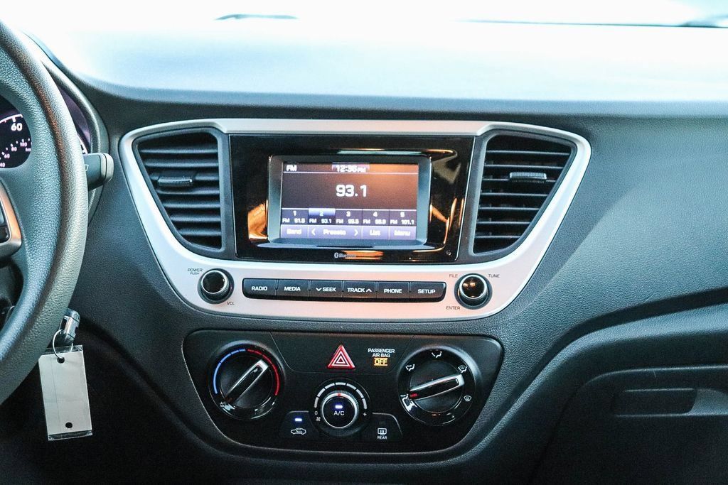 Used 2022 Hyundai Accent FWD image 16