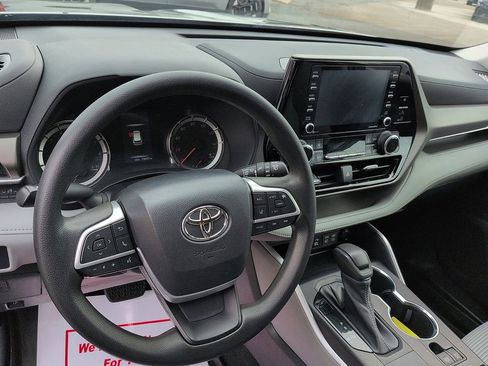 Used 2022 Toyota Highlander L image 9