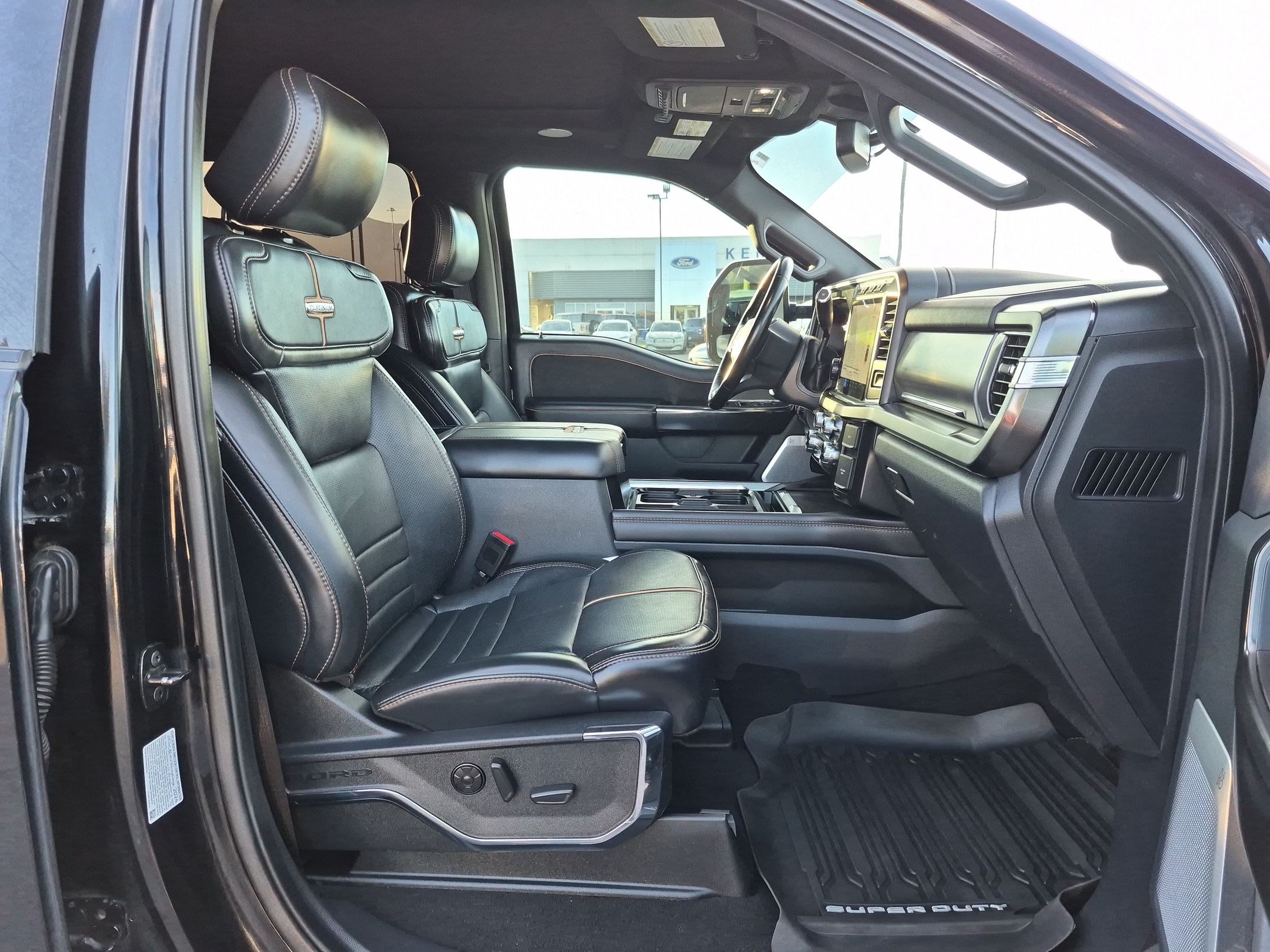 Used 2024 Ford F350 Platinum w/ Tremor Off-Road Package AWD/4WD image 34