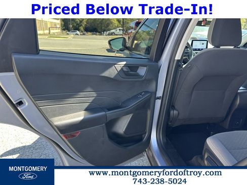 Used 2022 Ford Escape SE image 18